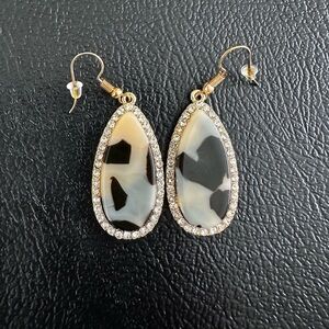Elegant Black and Cream Dangle Earrings